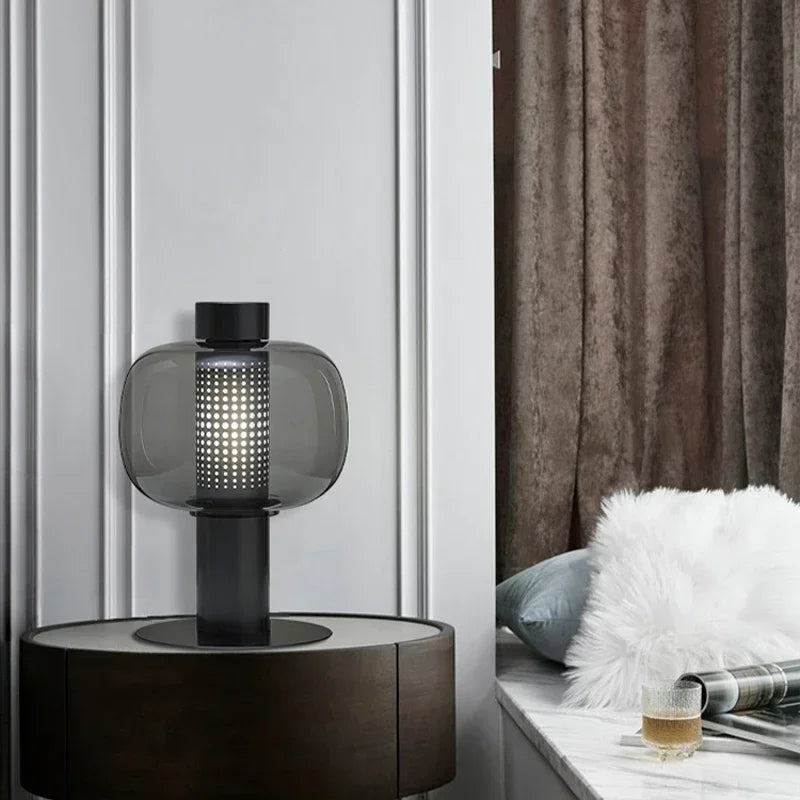 LED tafellamp met glazen kap en stenen basis