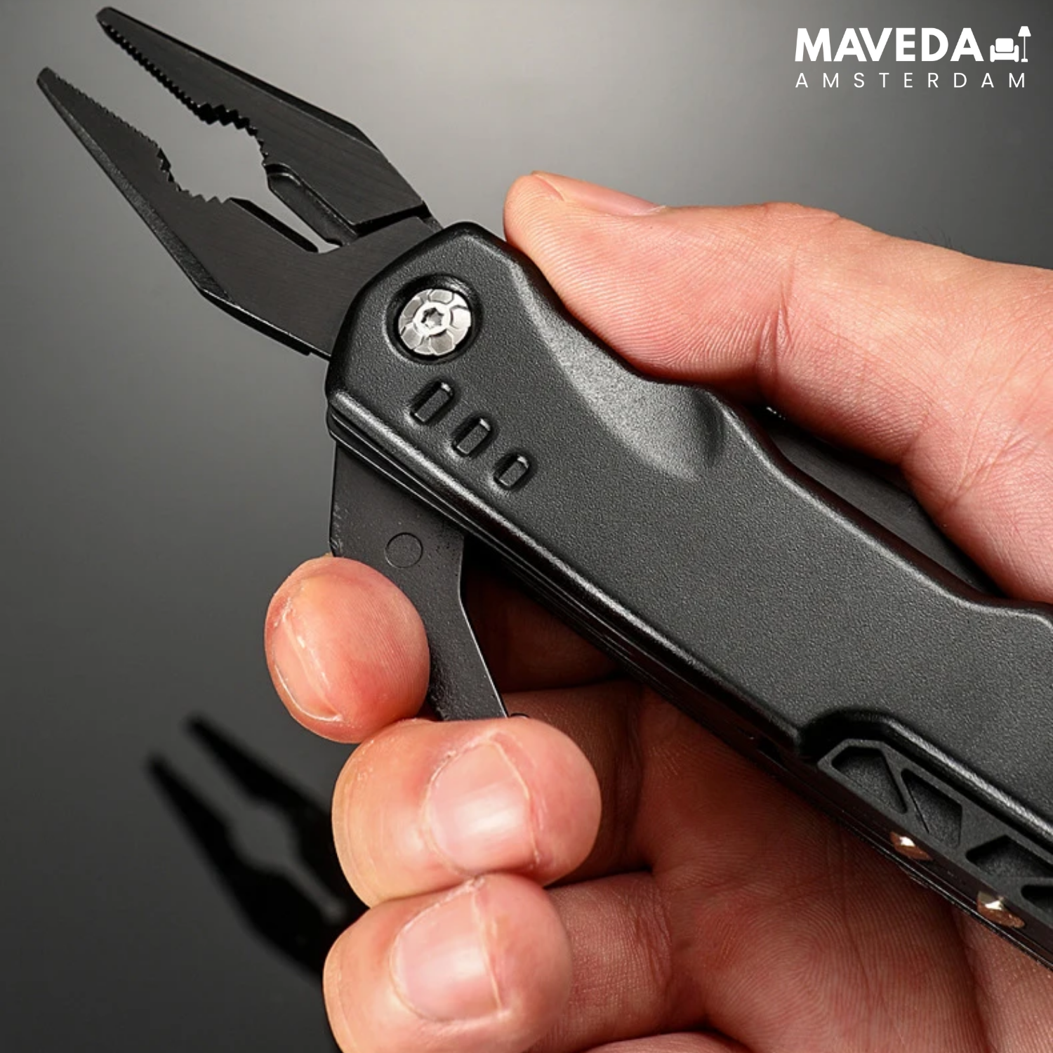 GearPro - Uw 16-in-1 multitool voor elk avontuur!
