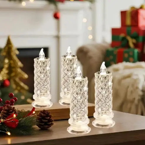 Vier decoratieve LED-kaarsen in kristallook naast elkaar