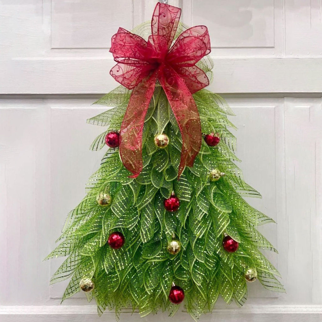 Kerstboom wandhanger met gelaagd groen blad en rood-gouden decoratie