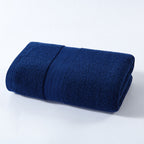 Detail van de dichte frottéstructuur van de Velmora handdoek