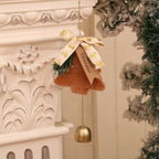 Kerstboomhanger | Vilten kerstboom met bel | Gouden details | Rustieke decoratie