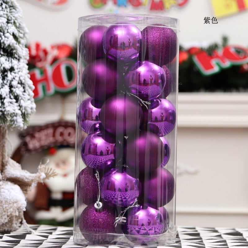 Kerstballen gecombineerd in een sfeervolle boomversiering