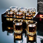 Detail van de stevige vorm van een whiskyglas uit de set