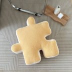 Zacht fleece kussen in een speelse puzzelvorm