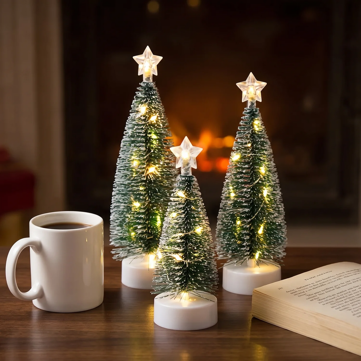 Mini-kerstboompjes met warmwit licht voor de feestdagen