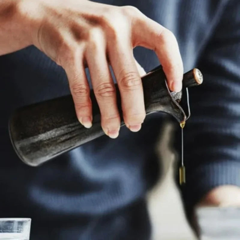Oliekaraf van 120 ml met deksel en praktische schenktuit