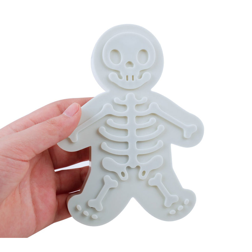Halloweenkoekjes in skeletvorm gemaakt met de Kraakvorm uitsteker
